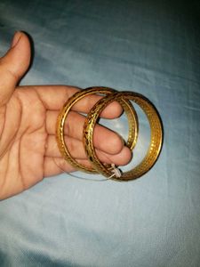 Gold Tone Floral Bangle Set