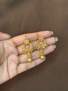 Exquisite Gold-Toned Necklace &amp; Earring Set