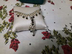 Trendy Bollywood Style Necklace And Tika Set 🔥OFFER