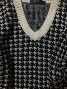 Houndstooth Knit Sweater Vest