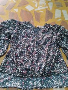 Floral Print V-Neck Puff Sleeve Top