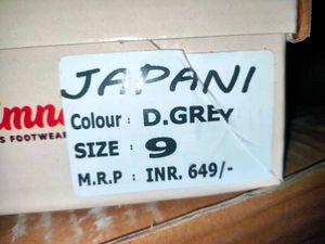 Kids Grey &amp; White Sneakers size-(5*10)+(11*1)