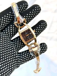 Gucci watch for her ✌️