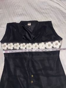 Elegant Black Kurta with Floral Embellishment