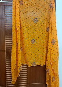yellow bandani dupatta