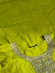 Embellished Kurta with Intricate Embroidery