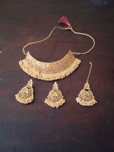 Exquisite Kundan &amp; Pearl Jewellery Set