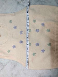 Chic Floral Knit Vest