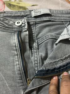 Chic Grey Skinny Fit Jeans