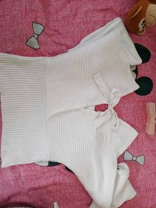 back deep v neck Bow white top