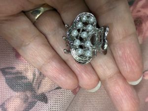 Pearl Embellished Hair Claw Clip