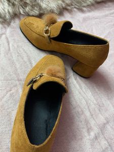 Stylish Loafers with Pom-Pom Detail