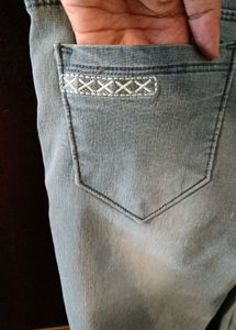 Women's Light Wash Slim Fit Jeans
