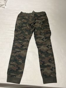 H&amp;M Slim Fit Joggers Army Camo Print