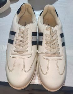 Highlander Sneakers For Men . Like New