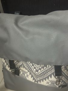 Grey White Cotton Bagpack With The Leather Shut