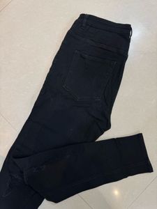 H&amp;M ‼️ Ripped Skinny Curvy Jeans - 32