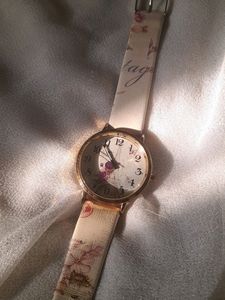 BEAUTIFUL EIFFEL TOWER WATCH