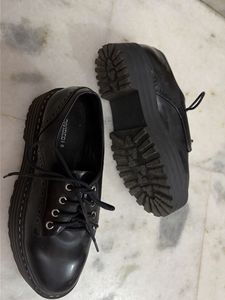 H&amp;M Classic Black Lace-Up Platform Shoes