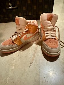 Jordan 1 Mid ‘Apricot’ (W) – Size EU 40 / UK 6