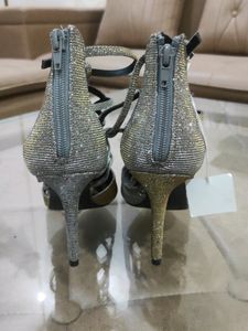 Beautiful Grey Heel