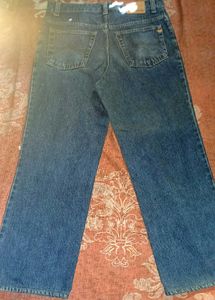 Men's  Blue Denim straight fit Jeans.