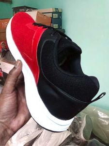 NEW NO USED SPORTS SHOE FOR MEN.