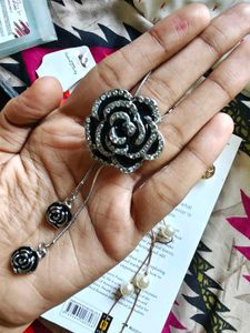 Charming Pearl &amp; Flower Necklace Set