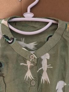 Elegant green Kurta with Printed Peacocks