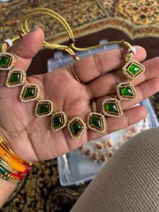 Elegant Emerald & Diamond Necklace Set
