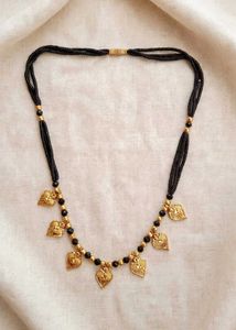 Elegant Gold Leaf Pendant Necklace