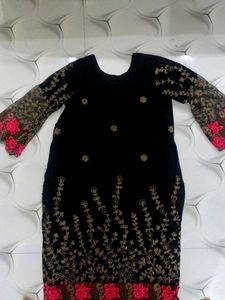 Elegant Black Embroidered Kurta