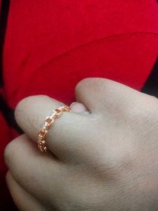 Chic Rose Gold Chain Ring with Diamonds