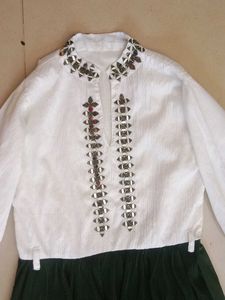 Elegant White &amp; Green Tiered Kurta
