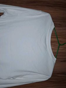 H&amp;m White Cropped Graphic Tee🤍🌸