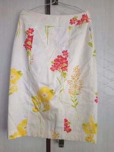 🌼White Floral Button-Front Skirt