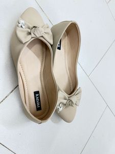 Elegant Bow Flats