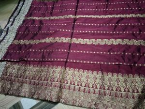 Exquisite Maroon Silk Saree with Gold Weaving