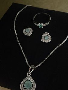 Emerald &amp; Diamond Jewellery Set
