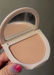 Rare Beauty Finishing Powder