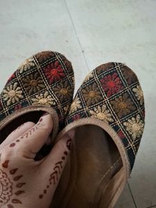 Embroidered Juttis