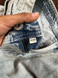 Light Wash Distressed loose Jeans