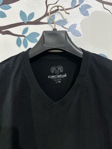 Single Stitch Men's Black V-Neck T-Shirt