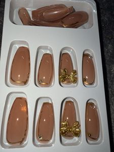 Chic Press-On Nails Set