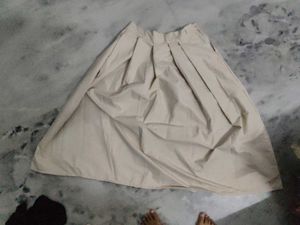 beige pleated skirt