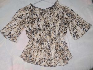 Chic Off-Shoulder Leopard Print Top