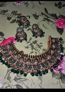 Stunning Emerald & Gold Necklace Set