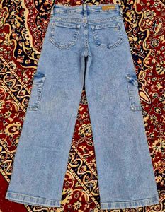 Light Wash Wide Leg Cargo Jeans new