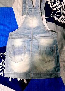 Combo Girl's Dungaree &amp; Tshirt For 3 To 4 Years