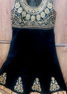 Beautiful Black Embroiderd Kurta